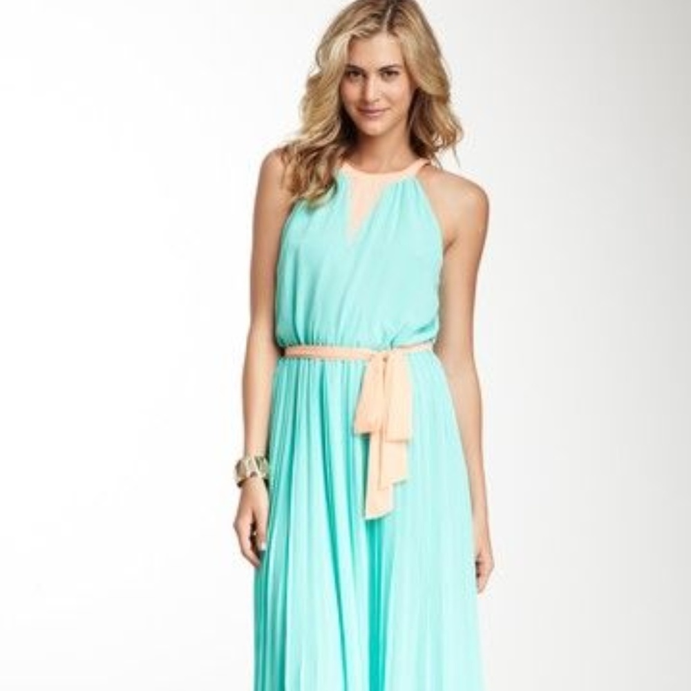 Blue maxi dress with pleats